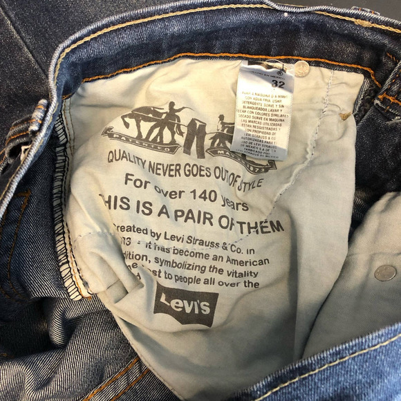 LEVI'S Cut Off Shorts Dark Wash Fading Size 32 - Picture 8 of 10